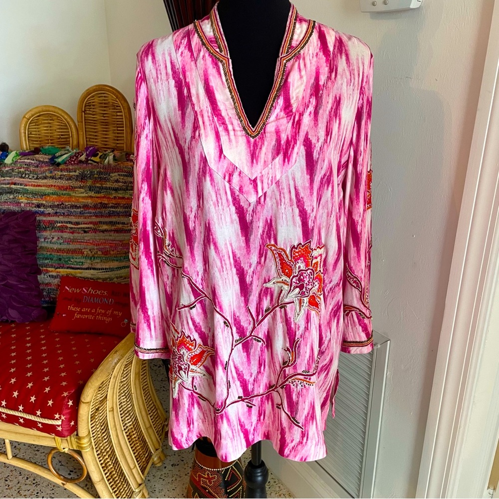 SOFT SURROUNDINGS Rayon Print Tunic! Beaded and Embroidered! Pink White Top. Md